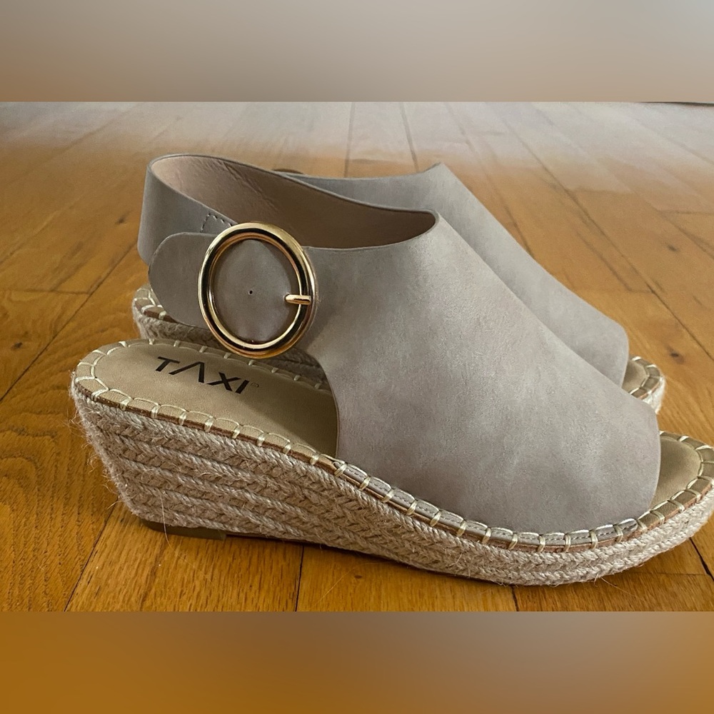 Elegant Tan Wedge Sandals
